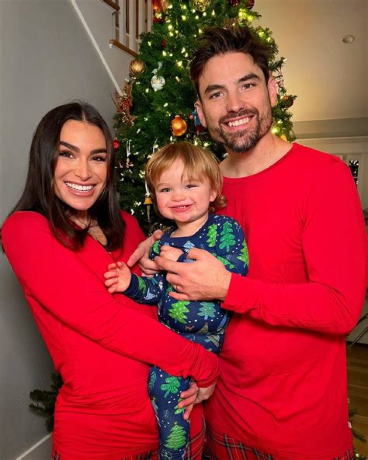 'Bachelor' Stars Ashley Iaconetti And Jared Haibon Expecting First Child