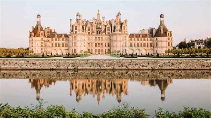 10 Extraordinary Castles in France