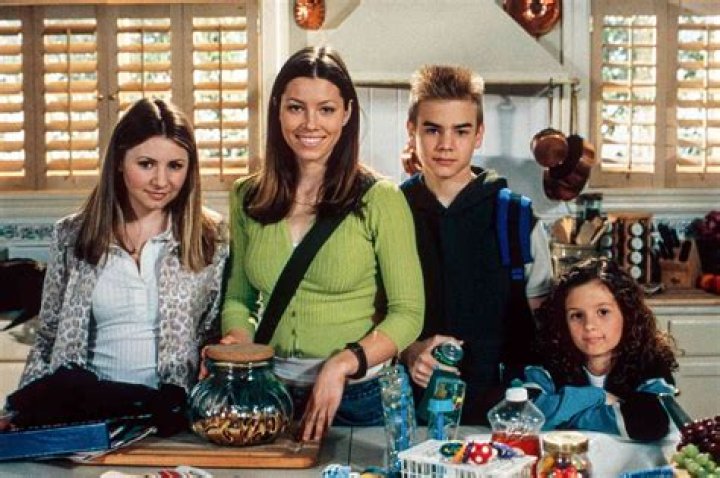 7th Heaven Actress Beverly Mitchell Expecting Second Child