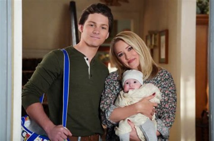 After Young Sheldon's success, Netflix should add these 5 popular sitcoms