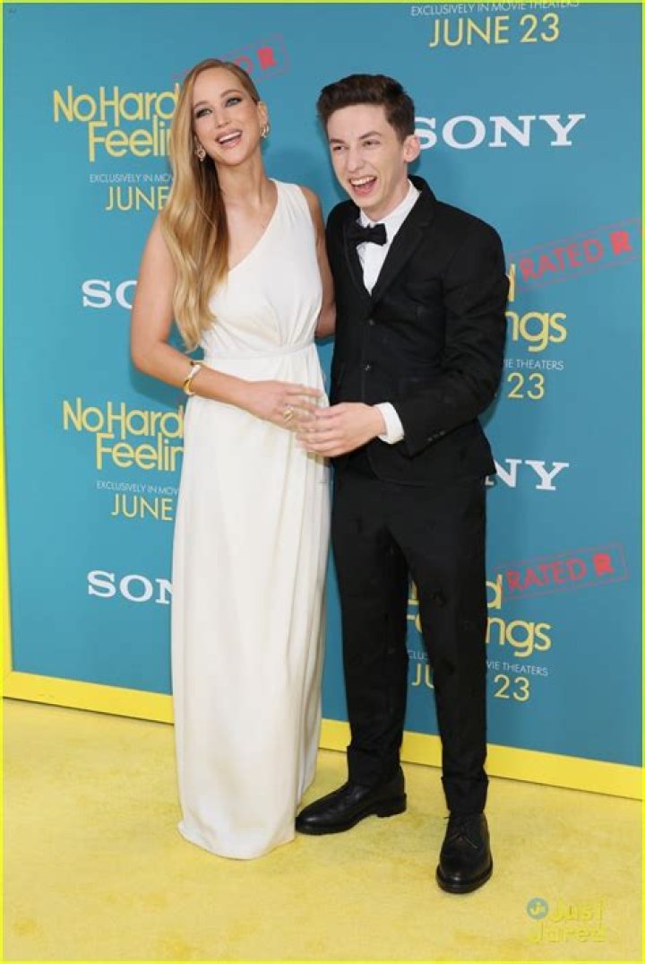 American Actor Andrew Barth Feldman's Relationship! Know His HSMTMTS, High School Musical, Dear Evan Hansen, Ratatouille, Mom, Twitter, Movies, 54 below, Instagram, Net Worth, & More.