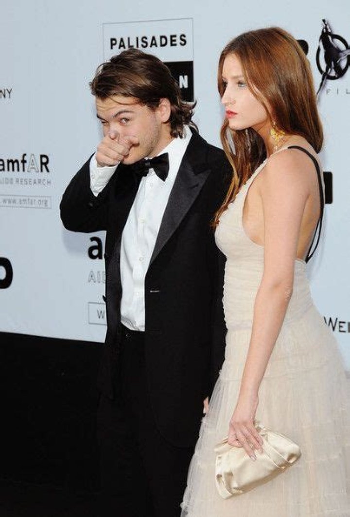 Are AnnaSophia Robb and Emile Hirsch Dating?