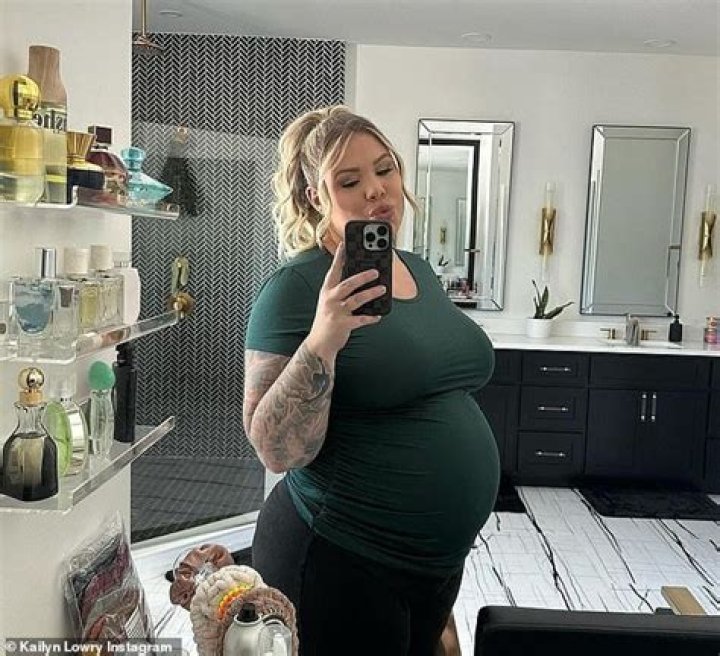 Baby Bump? Fans Convinced Kailyn Lowry Is Pregnant After New Photo Surfaces