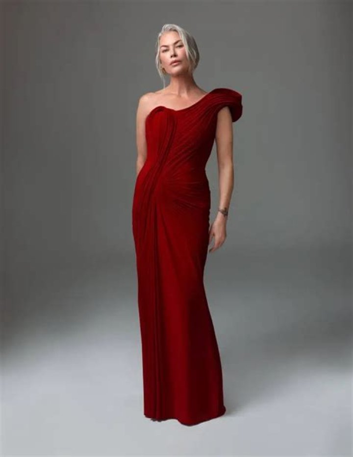 Carre Otis Height - CelebsHeight.org