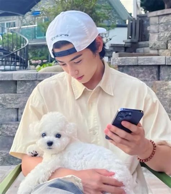 Cha Eun-woo Pets - Celebrity Pets