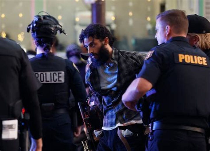 Chelsea Houska's Ex has Warrant Out for Arrest