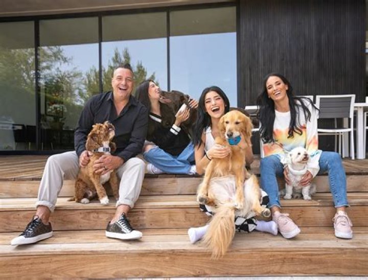 Dixie D'Amelio Pets - Celebrity Pets