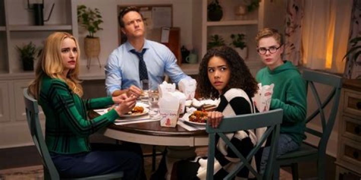 Do Max and Silver get together in Ginny & Georgia season 2?