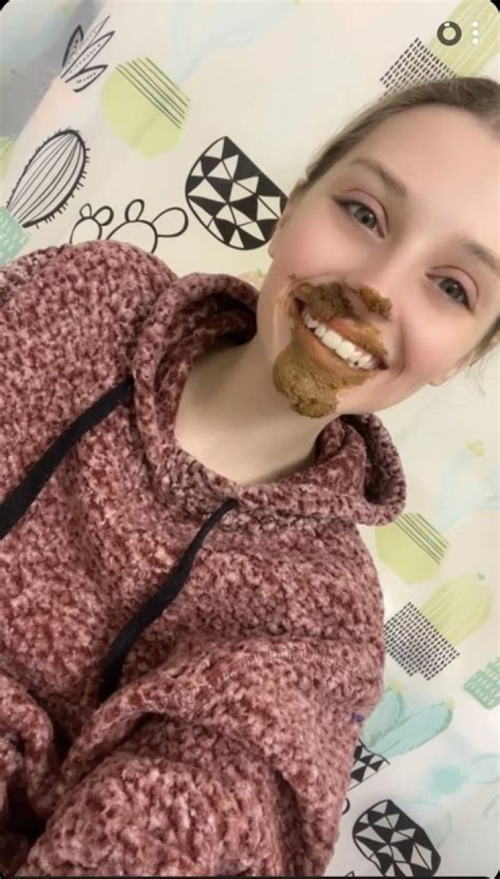 Fans Bewildered By Video Of Farrah Selling Her Own Poop In Jars