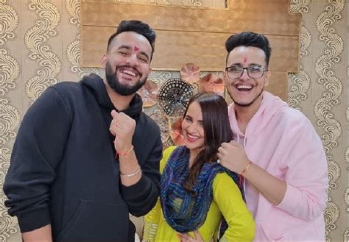 Fukra Insaan Brother Triggered Insaan Sister Prerna Malhan Parents And Family