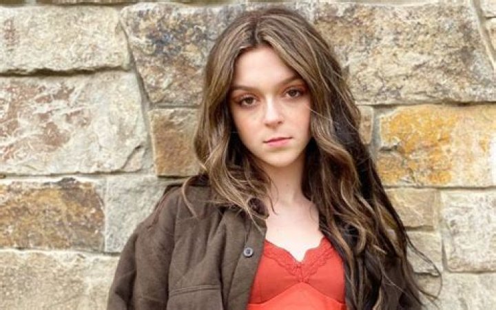 How Much is Sarah Dorothy Little Net Worth? Is Stefan Benz Still Her Crush?