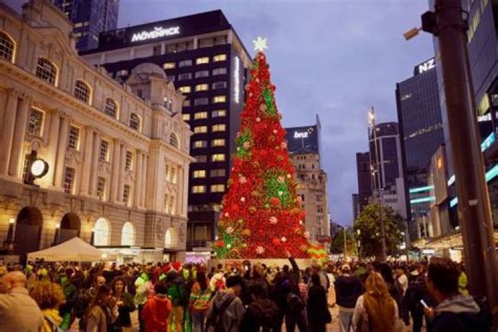 How Rappers Spend Xmas | Celebuzz