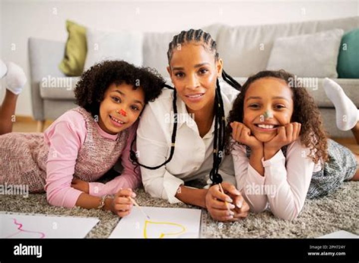 Interior Designer, Mother Of Two Daughters & Net Worth