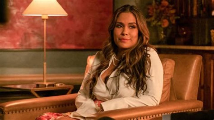 Is Cristal pregnant in Dynasty season 4?