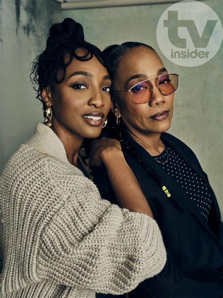 Is Sonja Sohn's older daughter, Sakira married or dating?