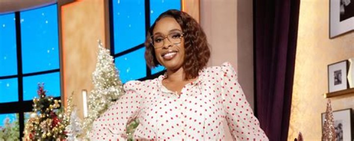 Jennifer Hudson Buys a House for her Assistant for Christmas