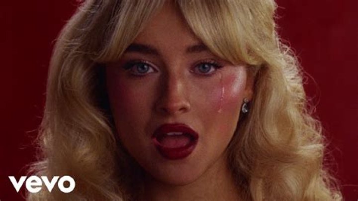 Kesha “Overwhelmed to Tears” By Fan Support While Getting Treatment