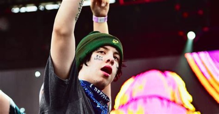 Lil Xan Relapses, Suffers Seizures