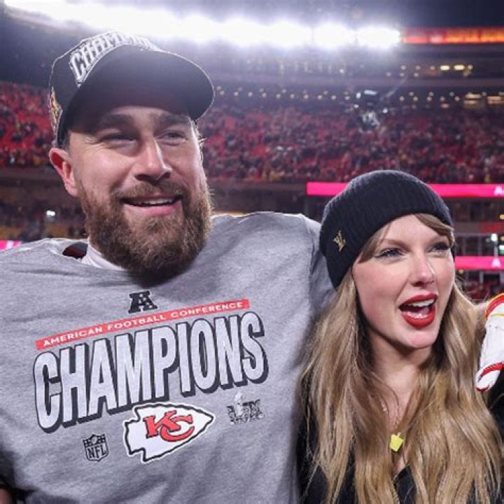 MGK's generous offer for Travis Kelce to switch teams is hard to turn down
