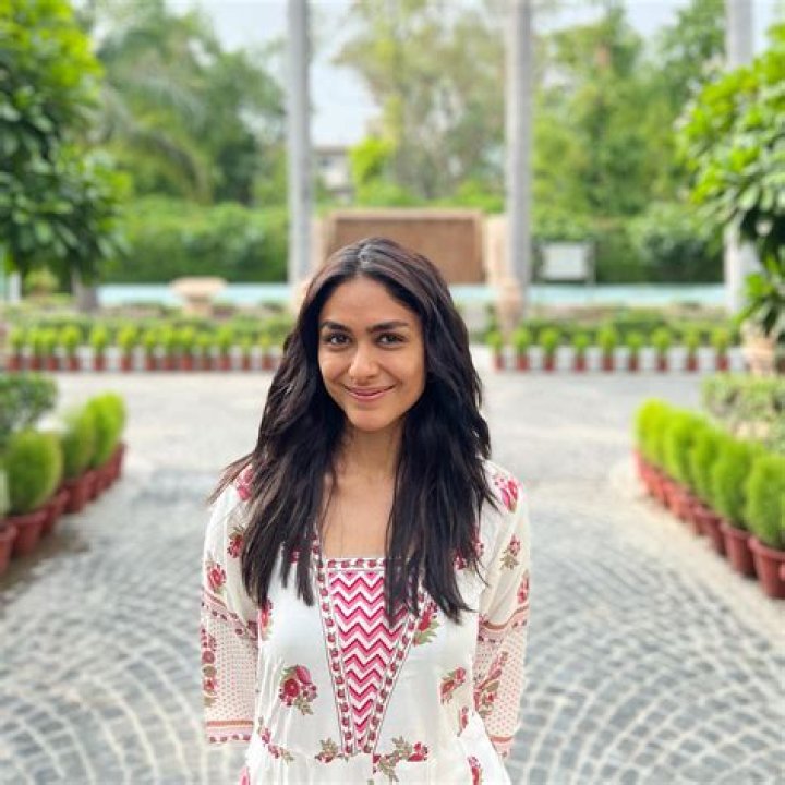 Mrunal Thakur Pets - Celebrity Pets