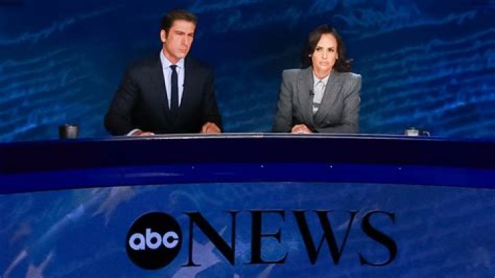 The ABC News Nightline co-anchor Dan Harris is married to his wife Bianca Harris since 2009.