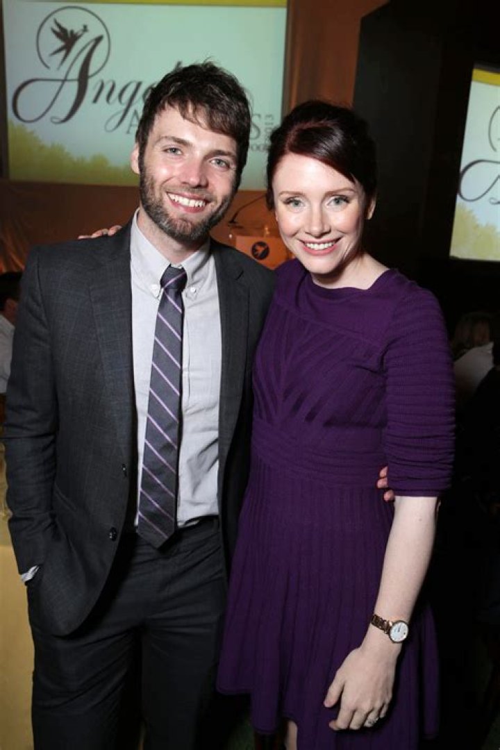 The actor Seth Gabel is married to Bryce Dallas Howard since 2006.