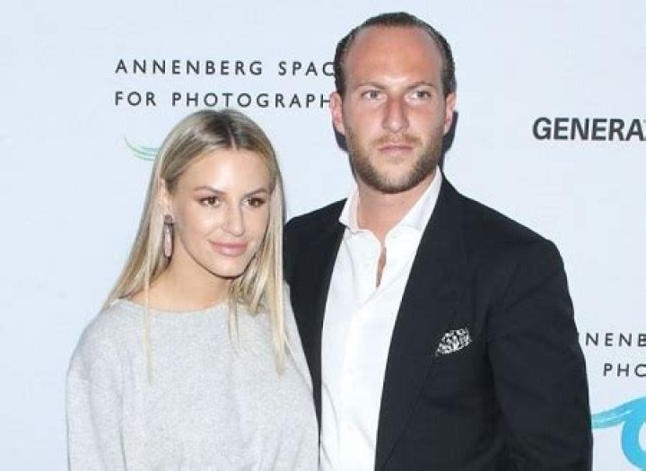 The reality star Morgan Stewart is expecting kid with Jordan McGraw.
