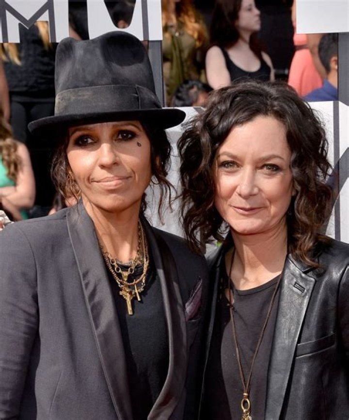 ‘The Talk’ Star Sara Gilbert Marries Songwriter Linda Perry