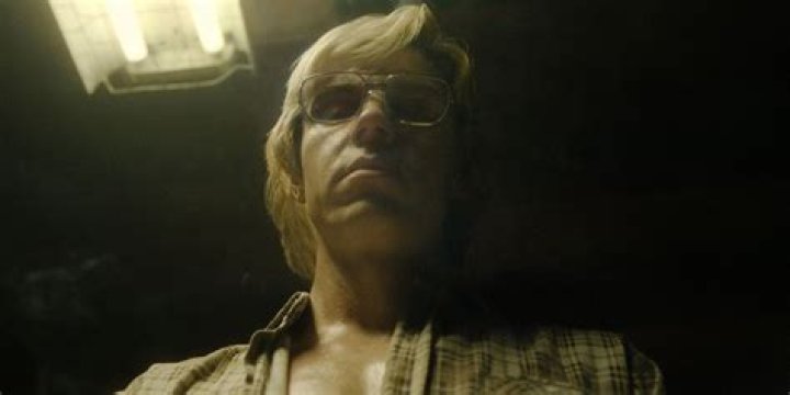 What accent does Evan Peters use to play Jeffrey Dahmer in Monster?