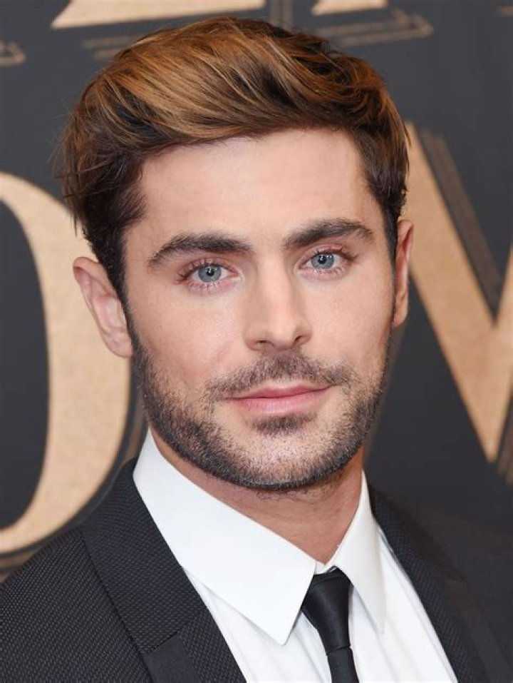 Zac Efron Returned to Spotlight at People’s Choice Awards